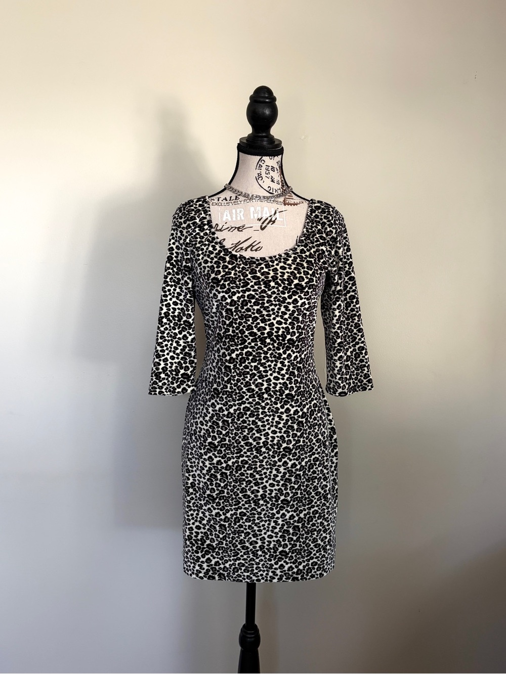 Vintage Y2K White Velvet Leopard Print Bodycon Dress 90s Scoop Neck Midi